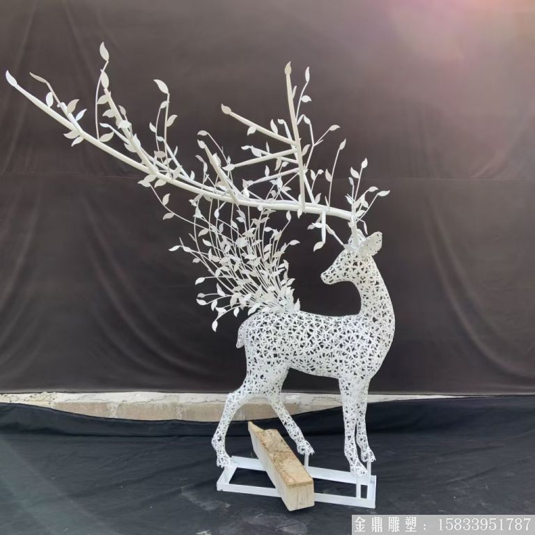 不锈钢创意景观镂空鹿雕塑