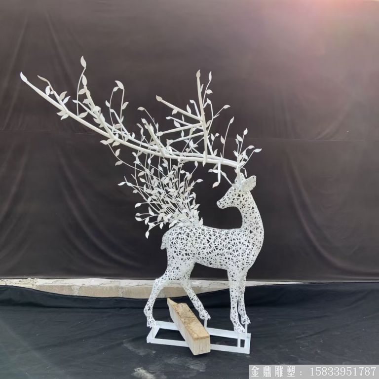 不锈钢创意景观镂空鹿雕塑3